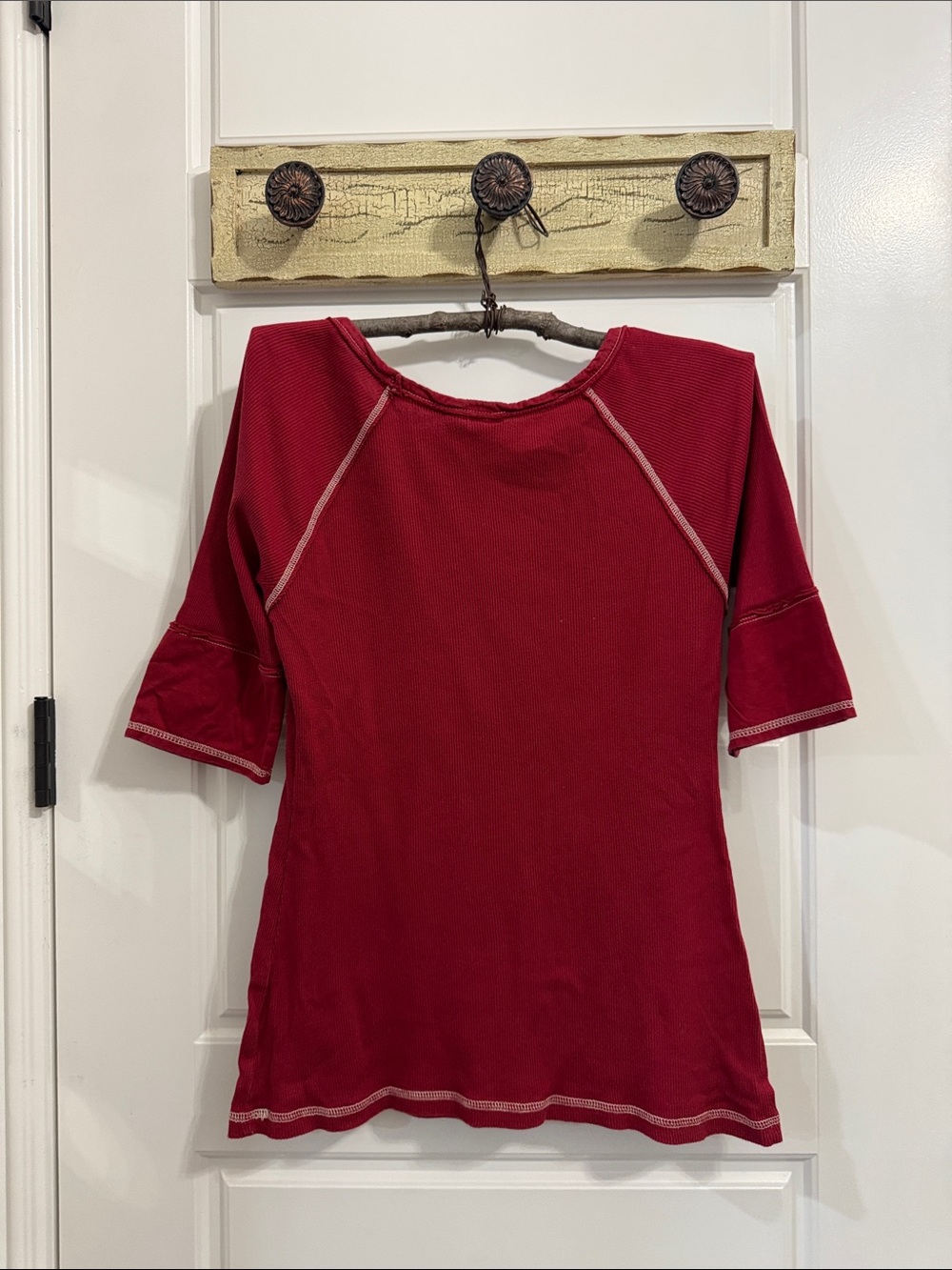 💕 SO Women's Red Short-Sleeve Ribbed Tee ✨ - Picture 4 of 11